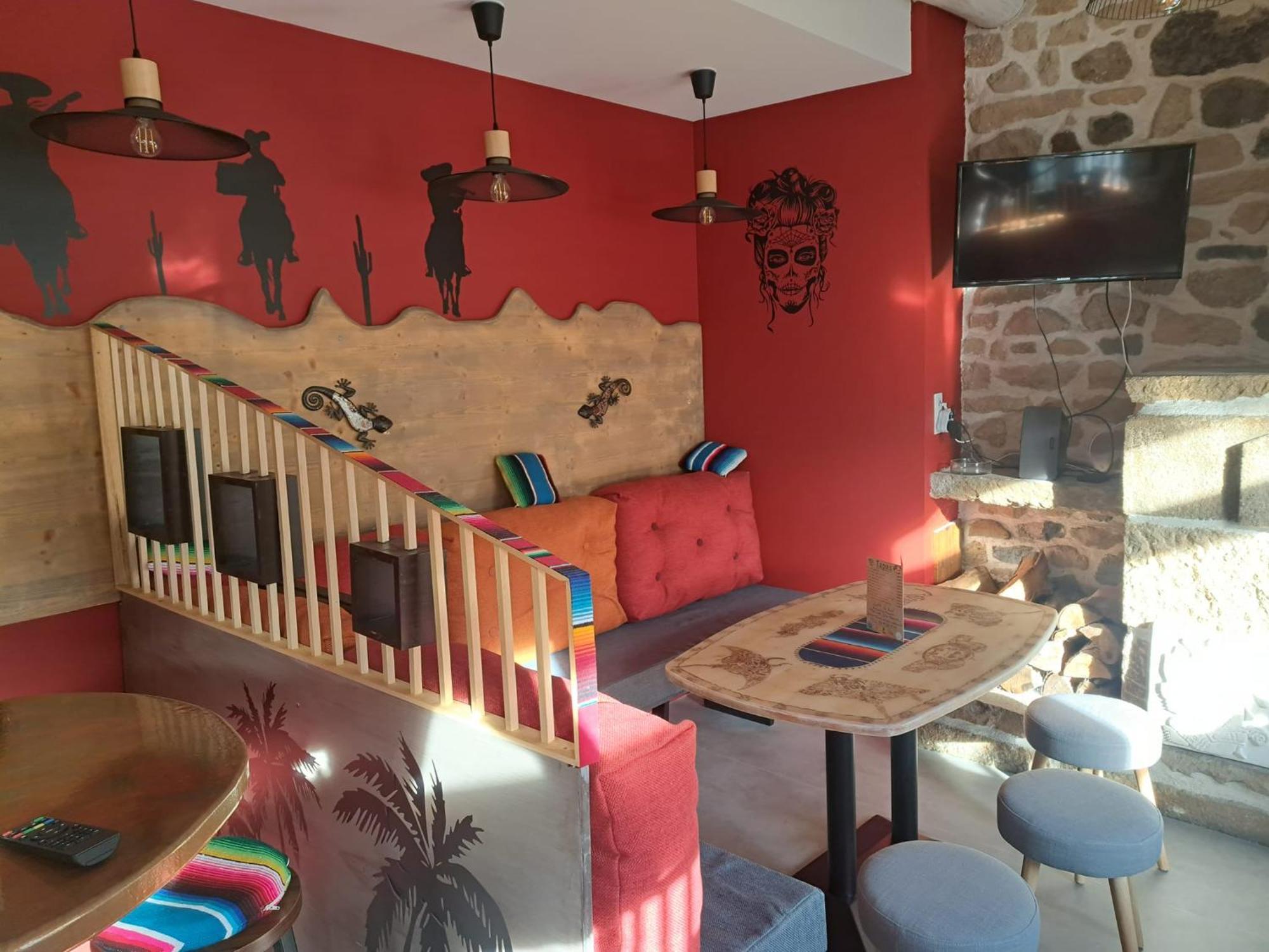 Hotel Le Barriol Saint-Julien-Chapteuil Zewnętrze zdjęcie