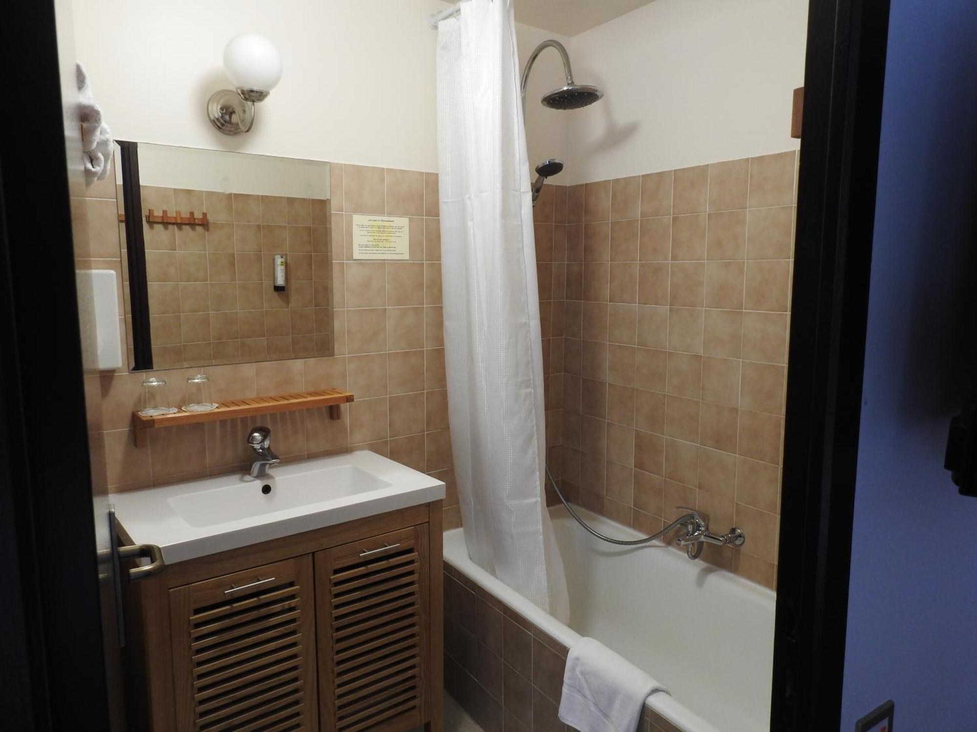 Hotel Le Barriol Saint-Julien-Chapteuil Zewnętrze zdjęcie