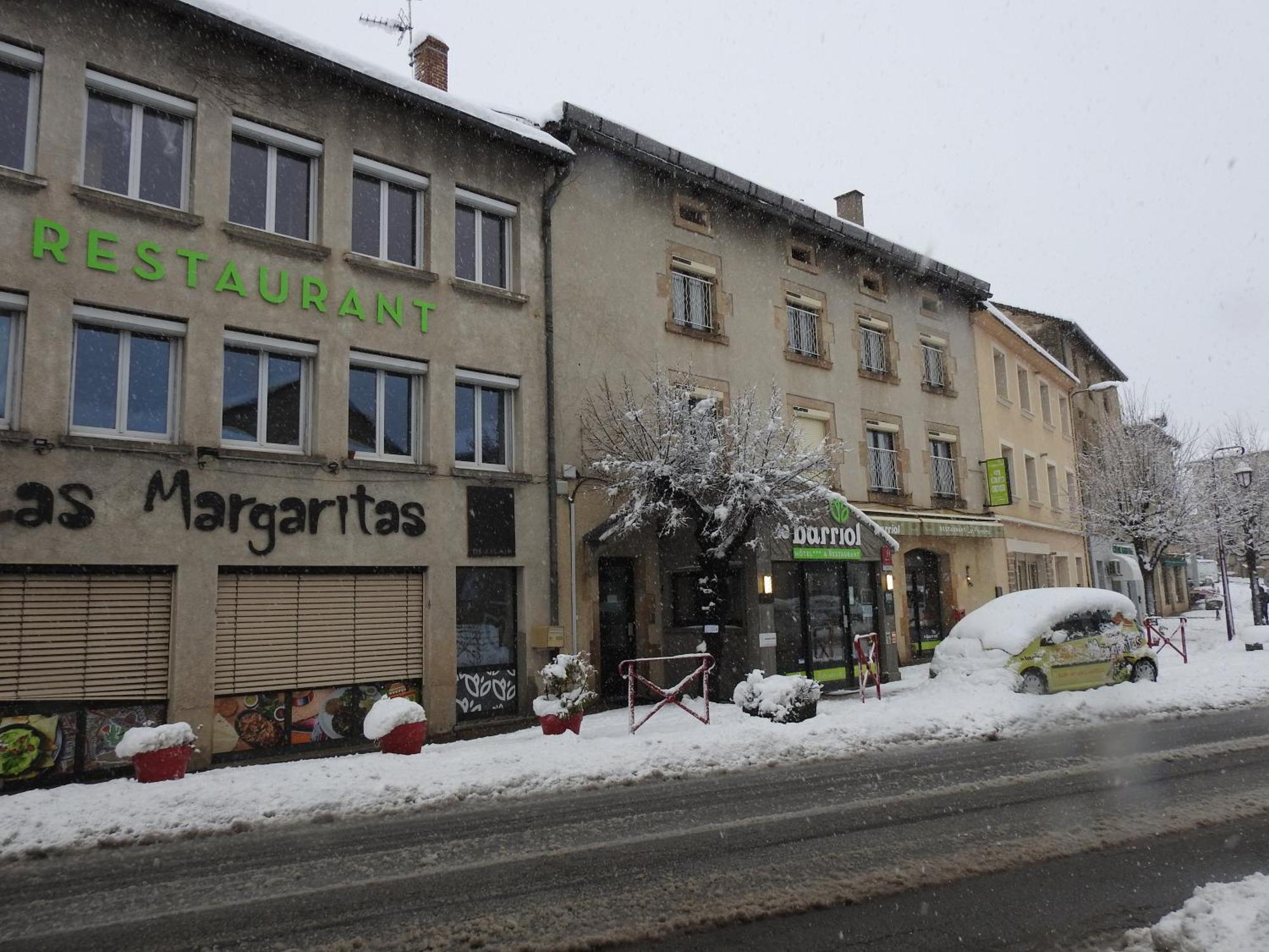 Hotel Le Barriol Saint-Julien-Chapteuil Zewnętrze zdjęcie