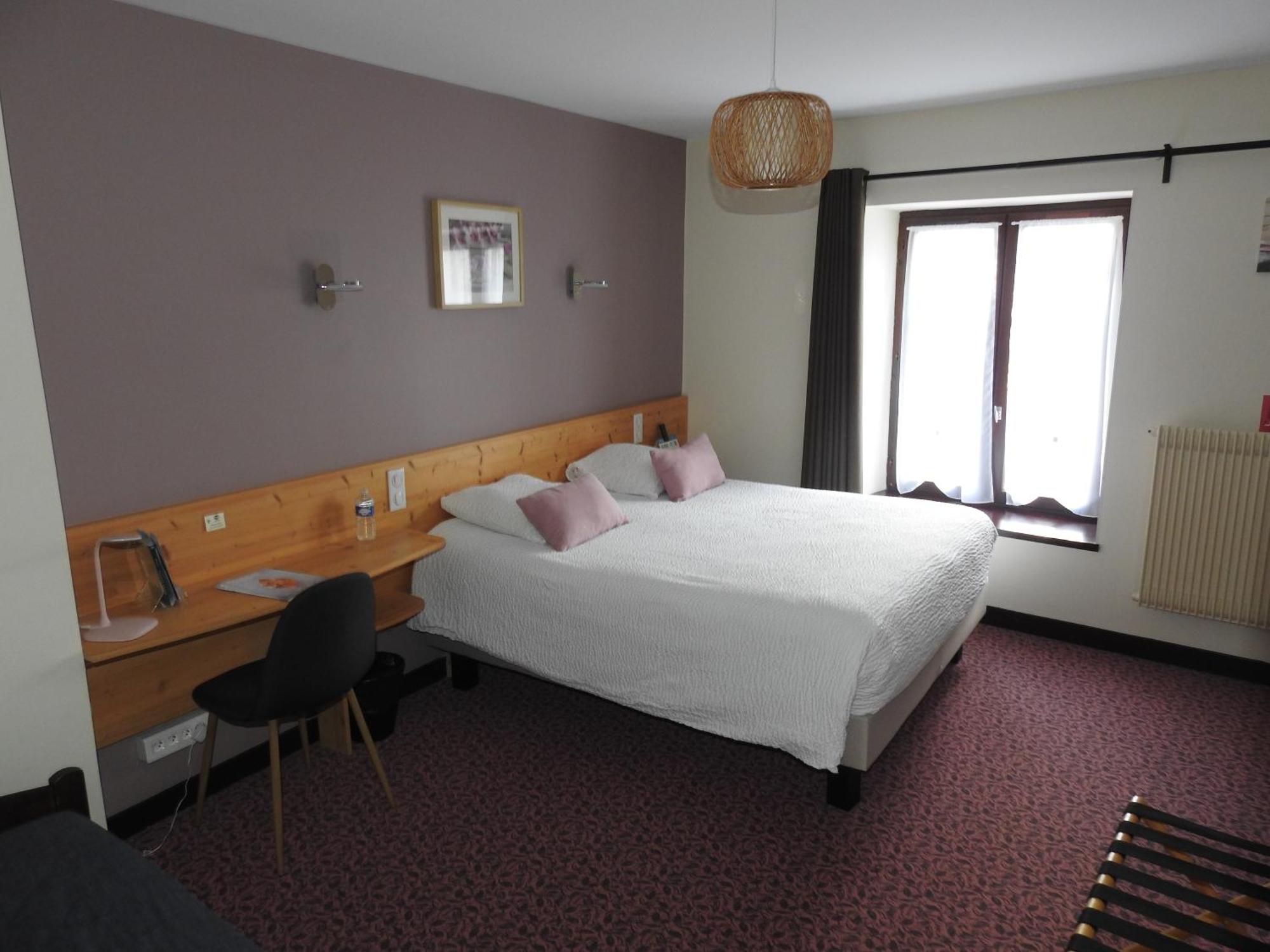 Hotel Le Barriol Saint-Julien-Chapteuil Zewnętrze zdjęcie