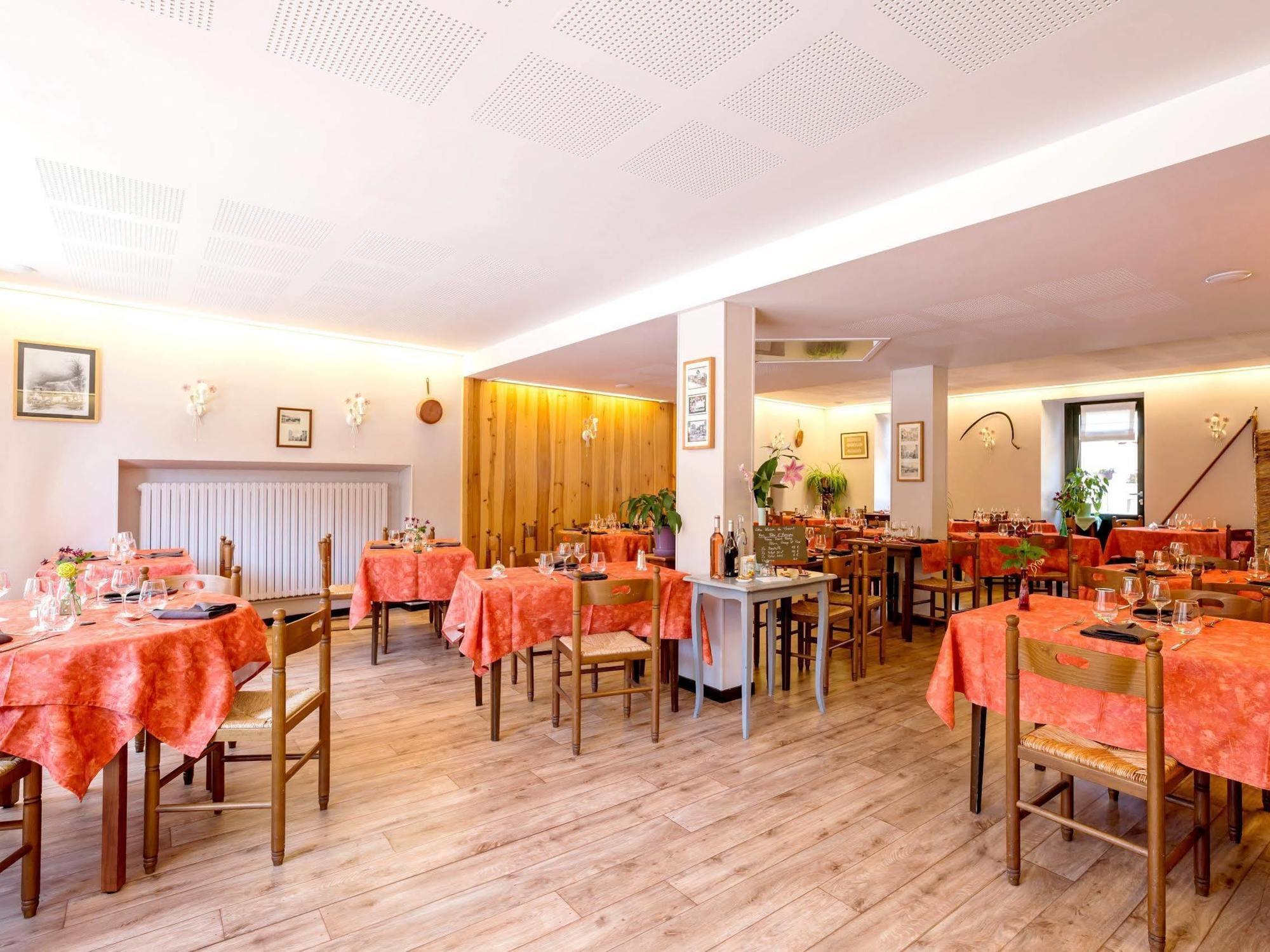 Hotel Le Barriol Saint-Julien-Chapteuil Zewnętrze zdjęcie