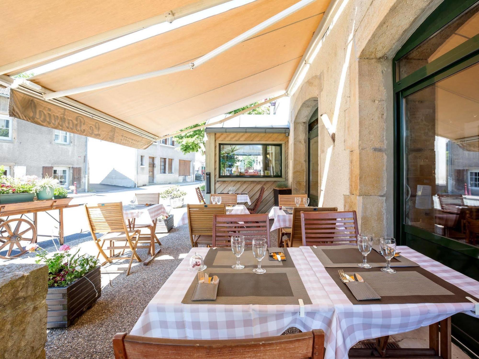 Hotel Le Barriol Saint-Julien-Chapteuil Zewnętrze zdjęcie